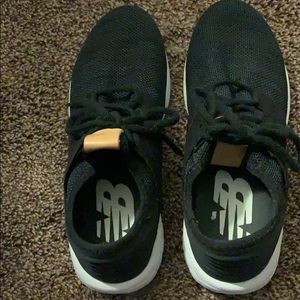 New Balance mesh Tennis Shoe. Barely worn